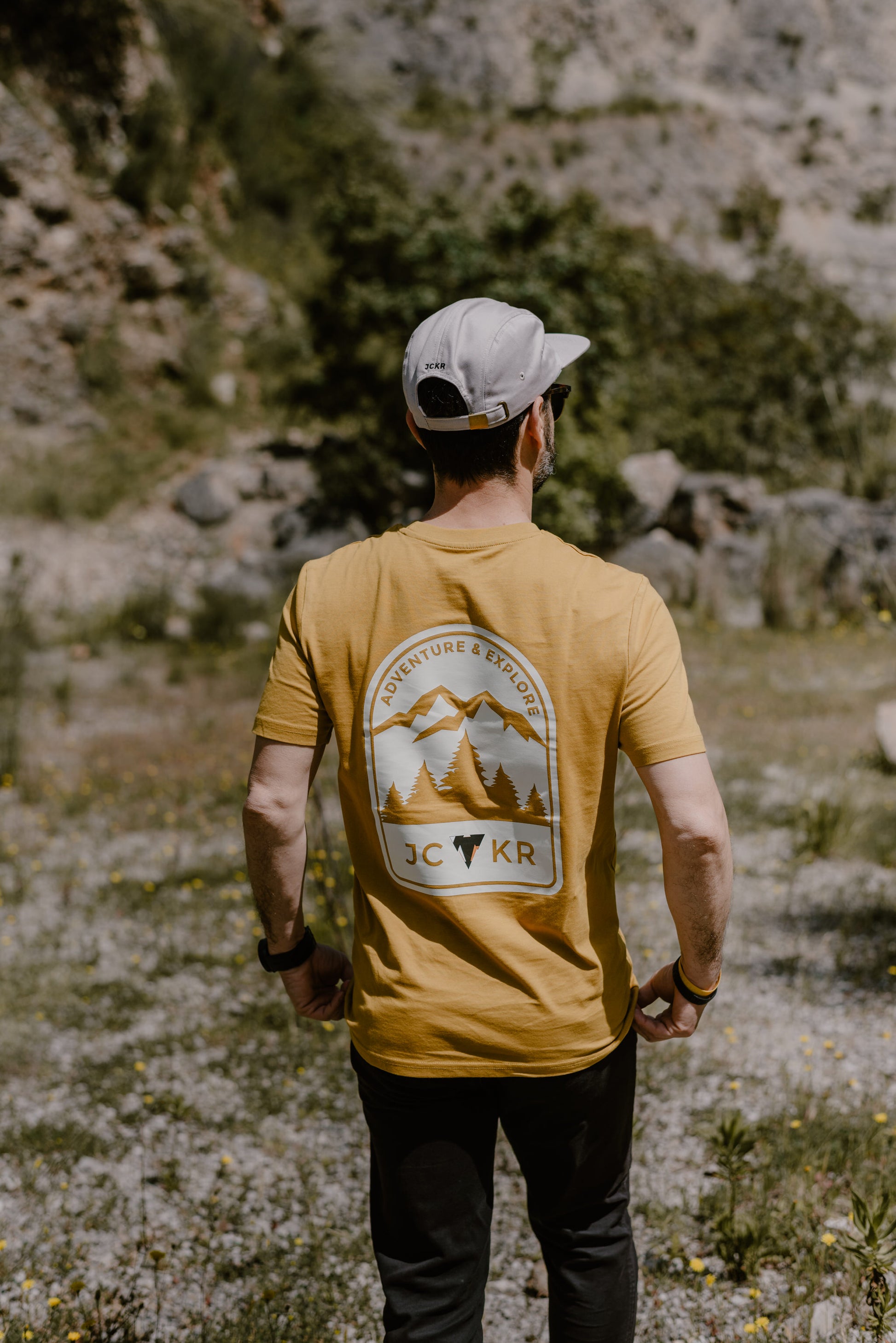 ADVENTURE & EXPLORE • printed t-shirt